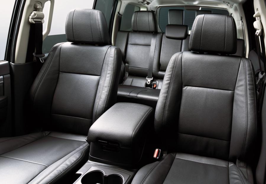 Интерьер Mitsubishi Pajero Final Edition 5-Door 2019 года  (JP) (фото 6 из 7)